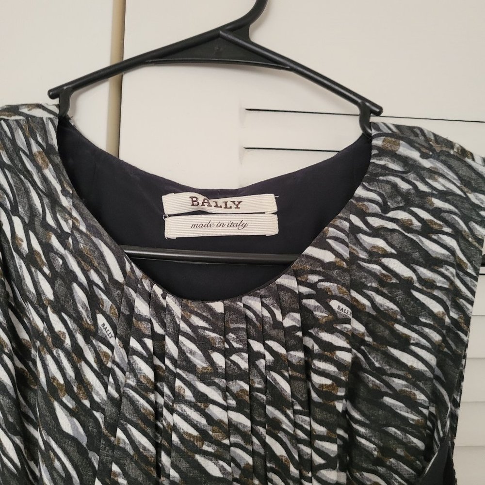 Dress - Picture 3 of 3